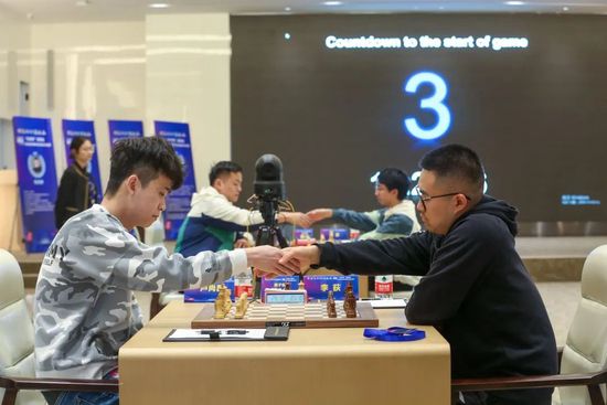 比如说不要撒谎，比如说己所不欲勿施于人，比如说不要打人不要杀人……当然，你认为我们现在不用文明，今天的世界就是一个坏规矩，还是弱肉强食，就是巧取豪夺，那你就不用信我这些东西。